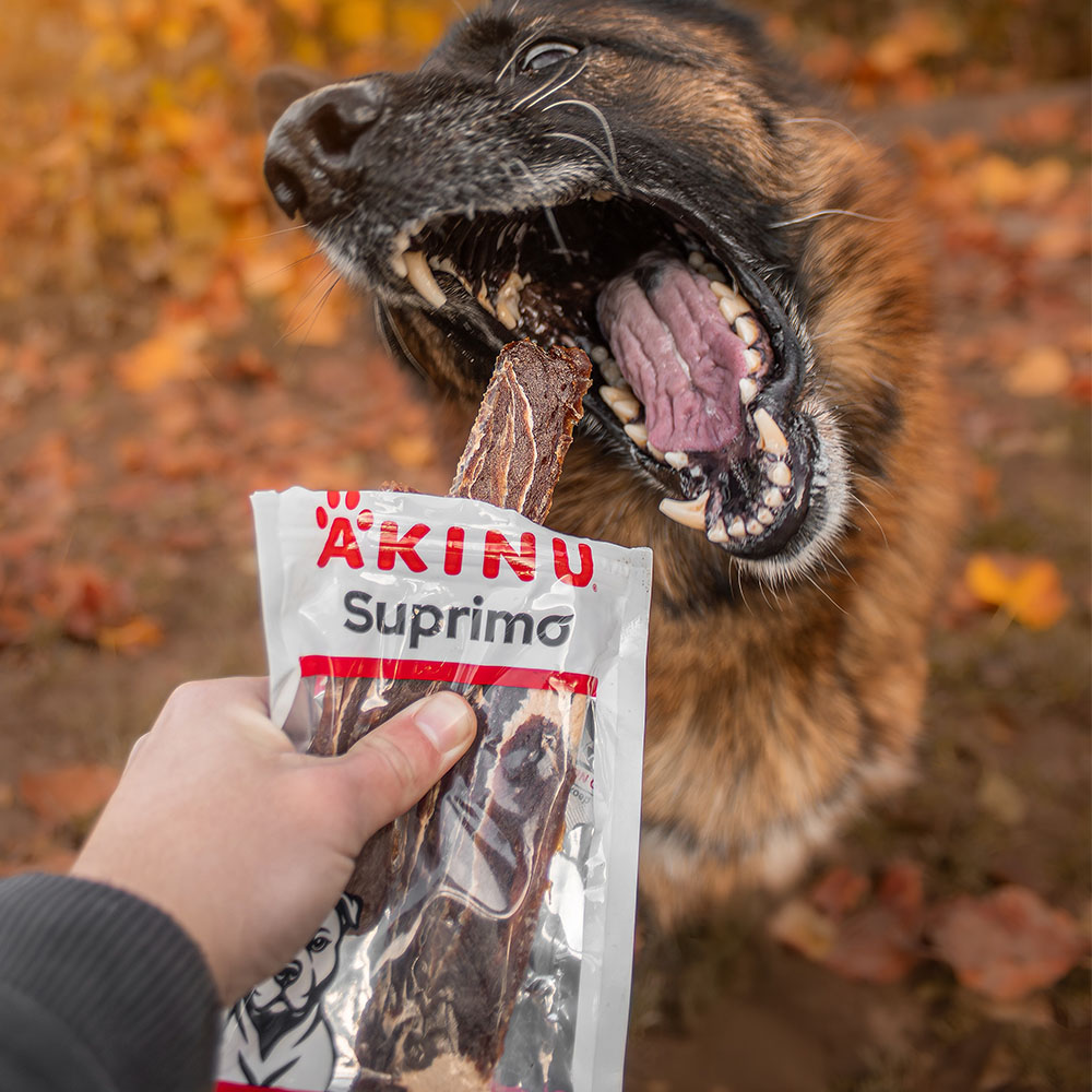 Akinu SUPRIMO Hovězí měkké plátky pamlsek pro psy mramorovaný 75 g