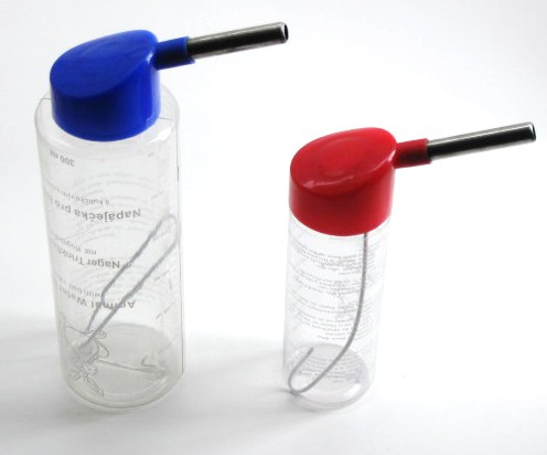 Akinu Napáječka s kuličkou pro hlodavce a králíky 100 ml