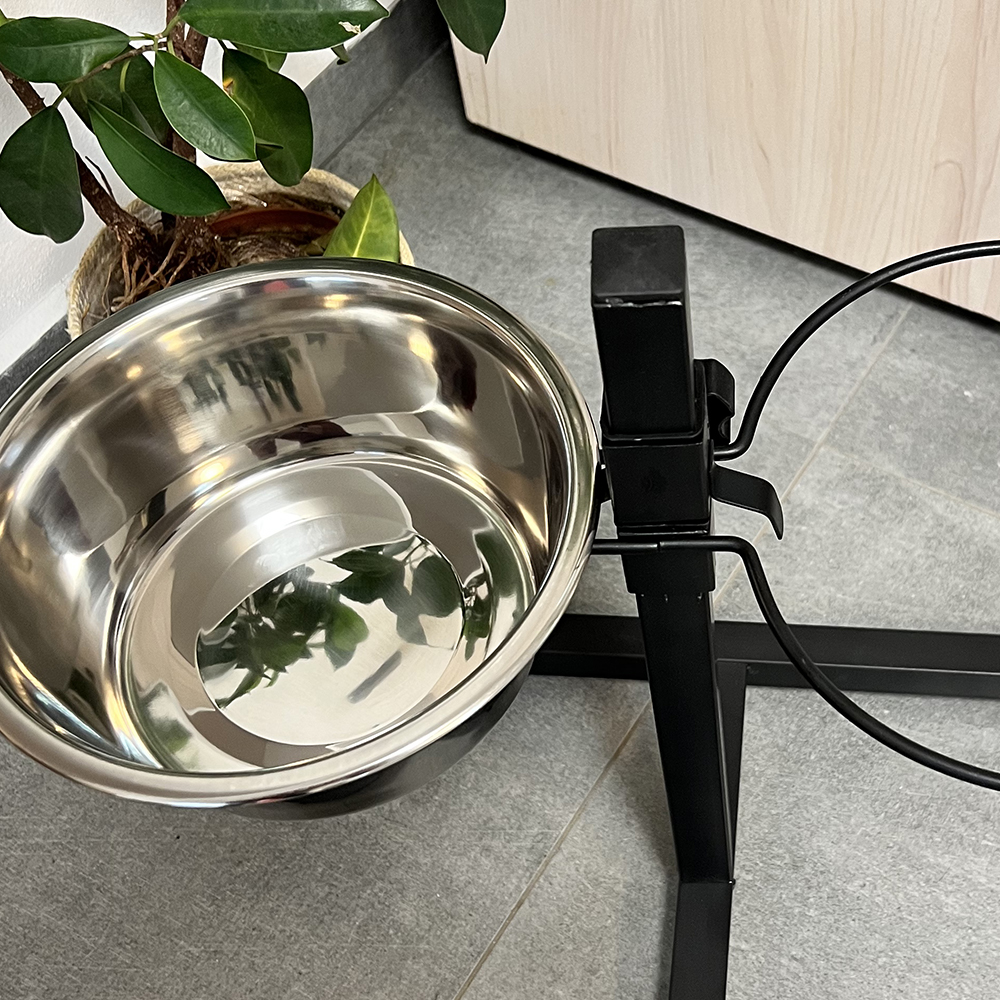 Akinu Stojan na misky pro psy 2 x 2